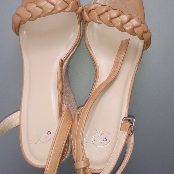 Michaela Wedge Tan Sandal Size 10 - Picture 4 of 5